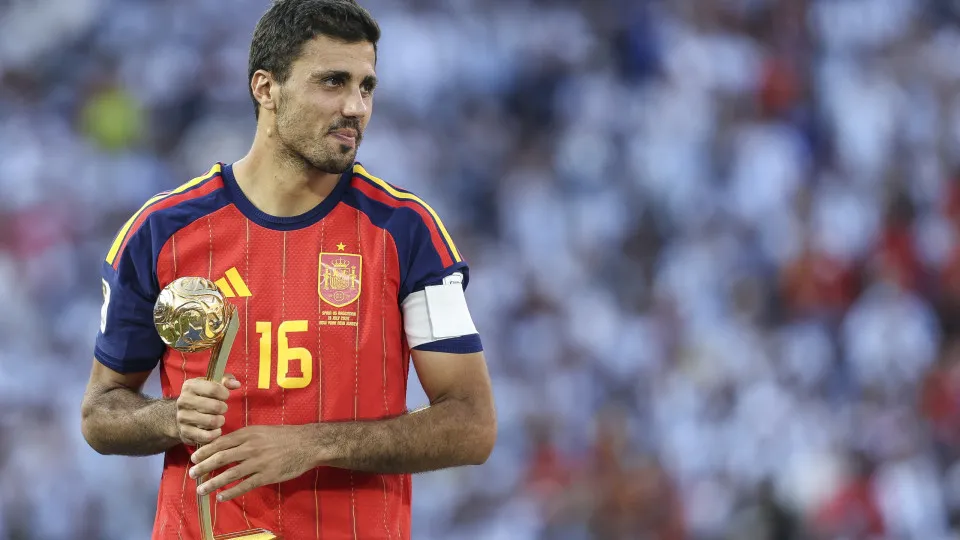 Barcelona confirma contratação de Rodri até 2030