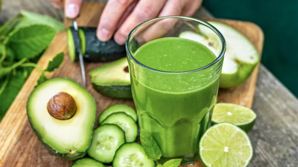Cardiologista aponta 5 bebidas saudáveis que evita consumir