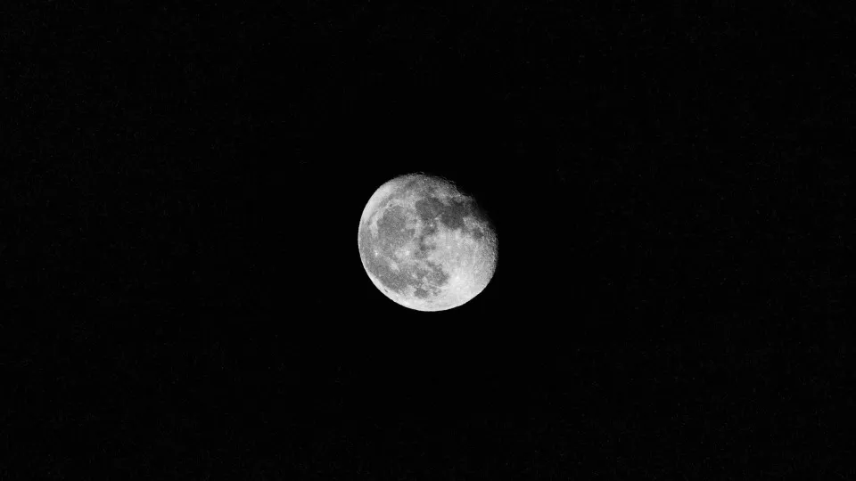 China lança missão lunar em busca de água na Lua neste domingo