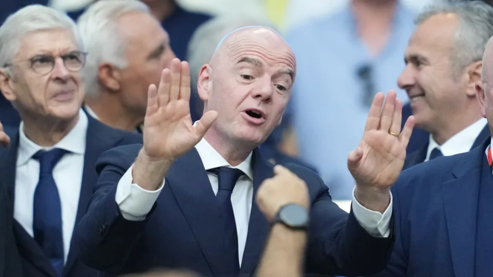 Crise na FIFA: Funcionários criticam gestão de Infantino e retiram apoio