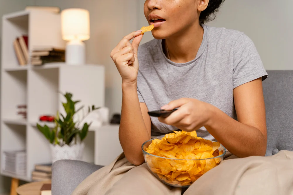Estudo revela ligação entre compulsão alimentar e ultraprocessados