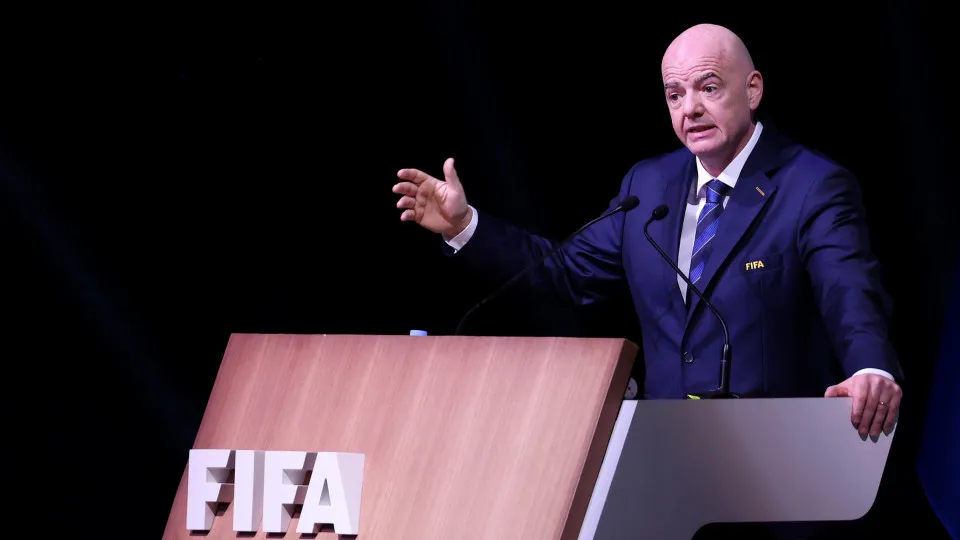 Gianni Infantino é acusado de favorecimento e demissão de funcionária após suposto relacionamento