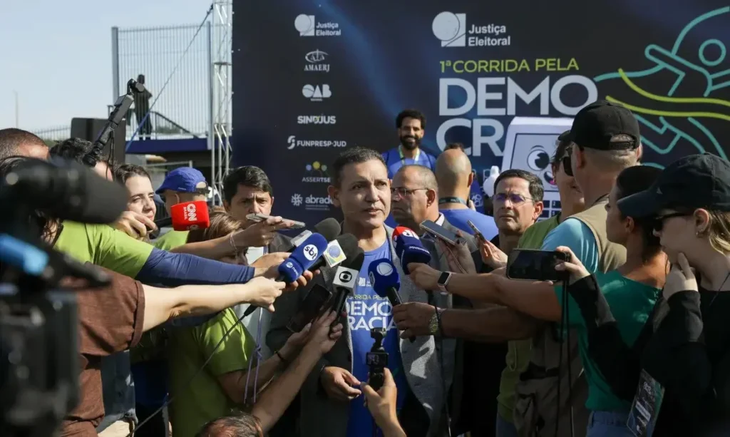 Kassio Nunes Marques defende segurança das urnas eletrônicas em evento em Brasília