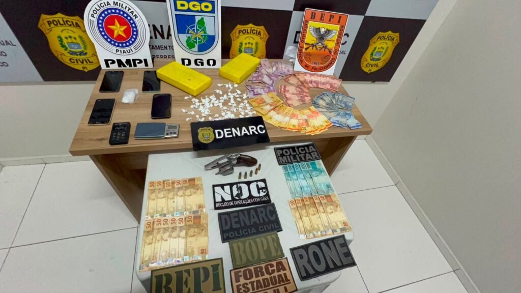 Polícia realiza operação em Teresina e apreende drogas, arma e dinheiro
