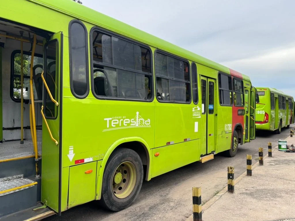 Prefeito sanciona lei para empréstimo de R$ 95 milhões na compra de ônibus