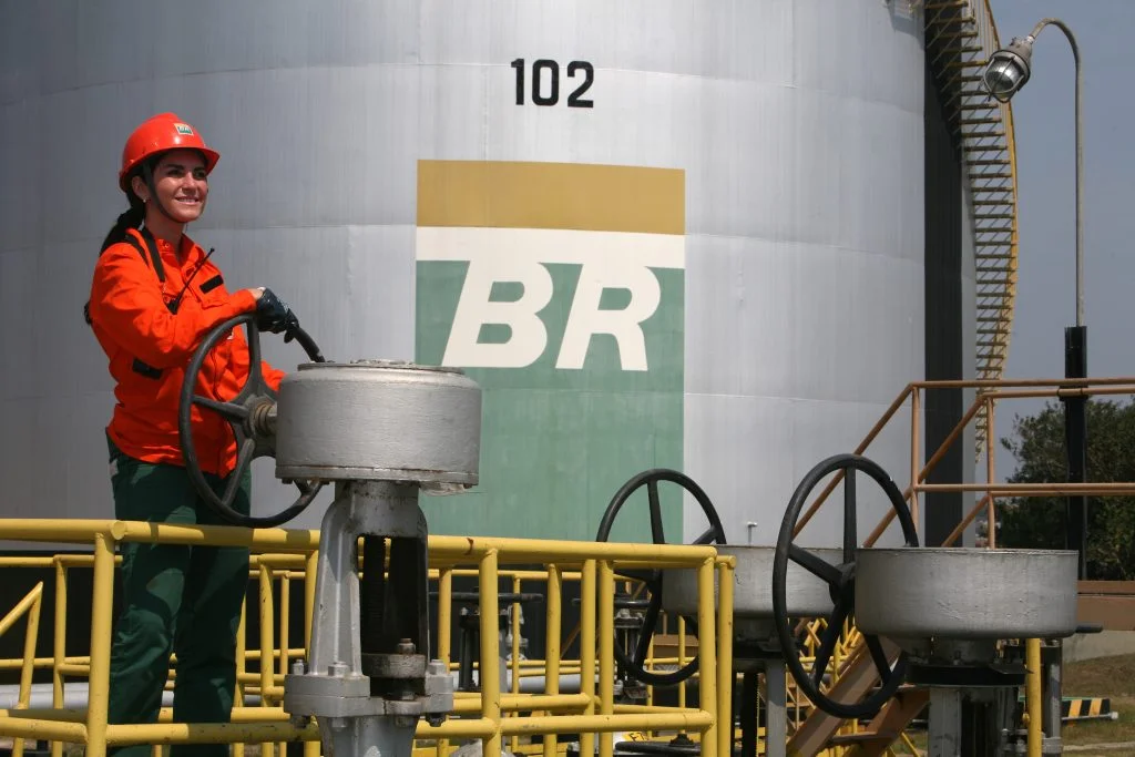 Transpetro abre concurso com 281 vagas e salários de até R$ 15 mil