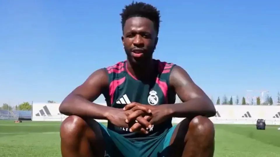 Vinícius Júnior se reapresenta ao Real Madrid e comenta sobre José Mourinho