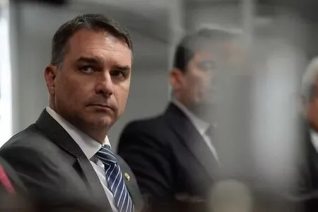 Flávio Bolsonaro lidera em São Paulo; Tarcísio à frente na corrida ao governo