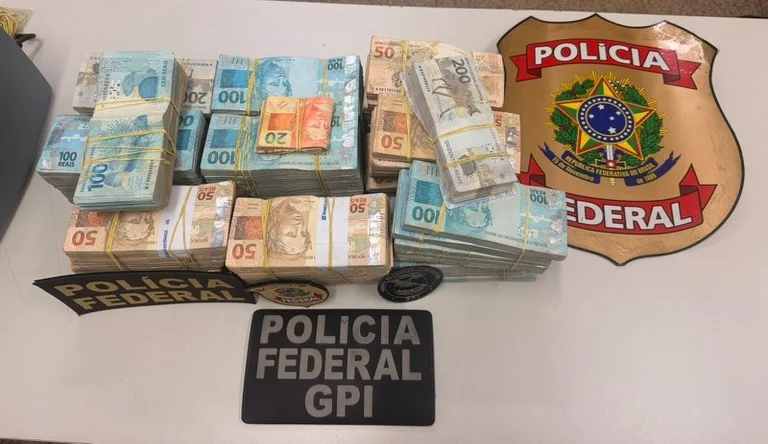 Polícia Federal apreende R$ 830 mil em espécie no Piauí