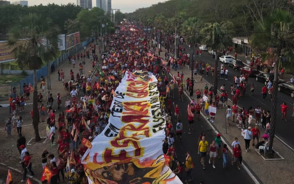 Caminhada em apoio a Lula mobiliza eleitores em Teresina a seis dias do segundo turno