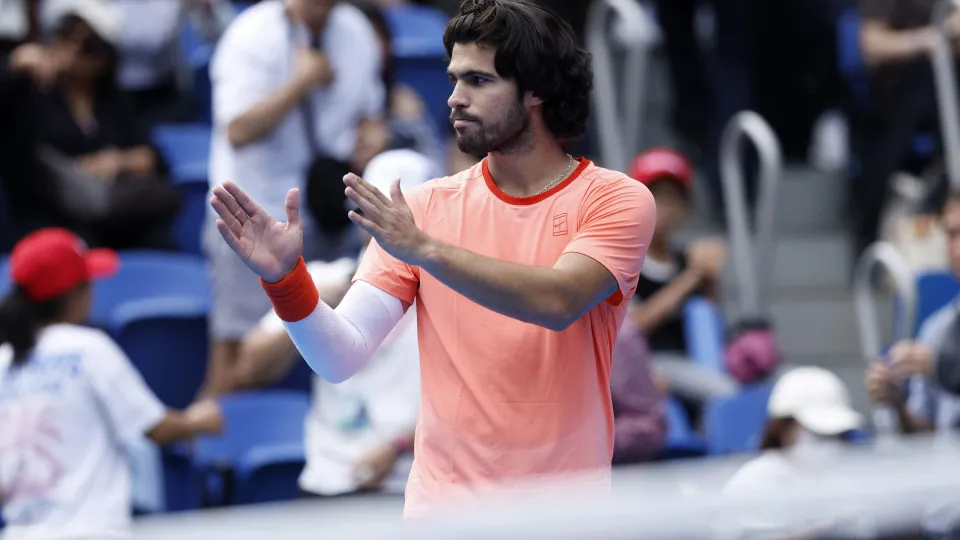 Carlos Alcaraz conquista torneio de Tóquio e volta ao topo do tênis