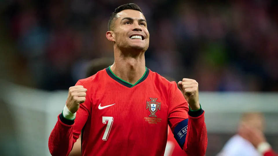 Cristiano Ronaldo é eleito o melhor Bola de Ouro da história