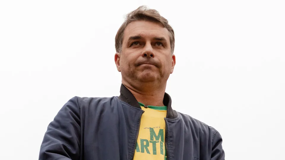 Emendas de Flávio Bolsonaro financiam empresas sob suspeita de cartel