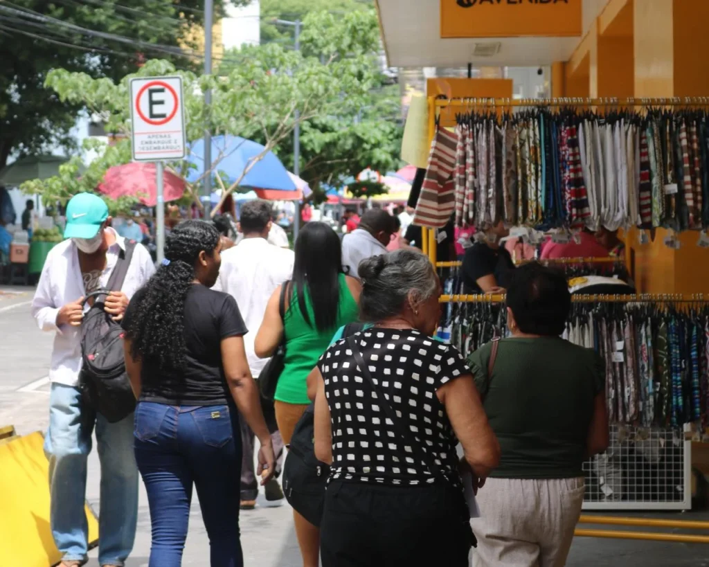 Funcionamento do comércio e serviços no feriado de 12 de outubro em Teresina
