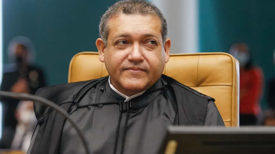 Kassio Nunes Marques determina censura a canal pró-Lula após pedido de Flávio Bolsonaro