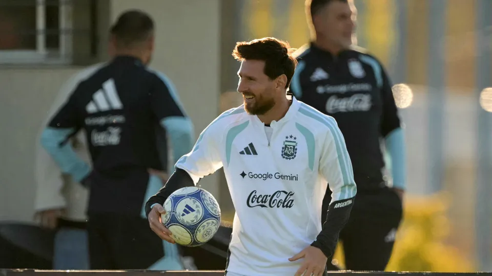 Messi prepara futuro empresarial com investimentos em clubes e negócios