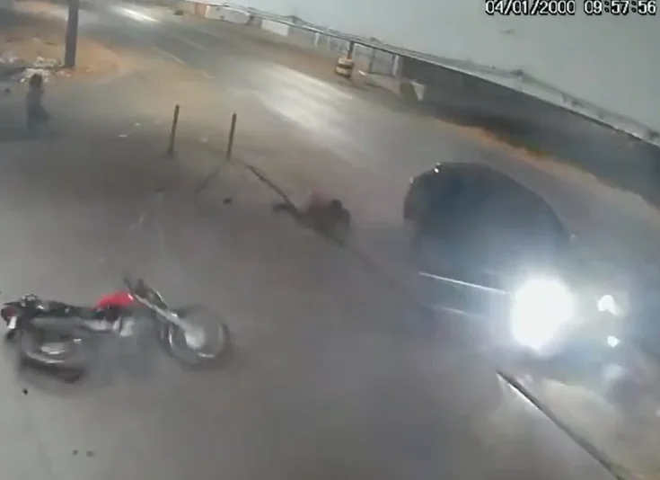 Motociclista em estado grave após colisão com carro em Timon