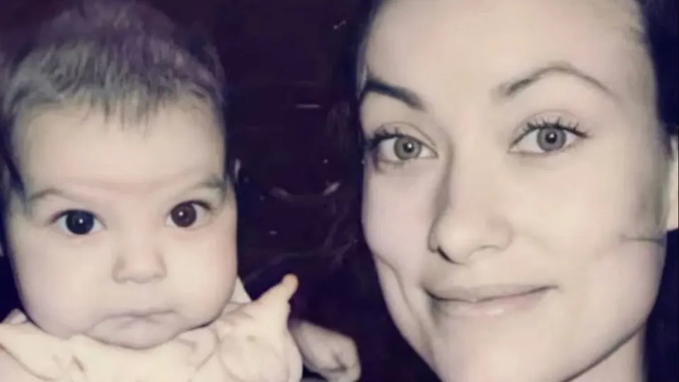 Olivia Wilde celebra 10 anos da filha com fotos raras