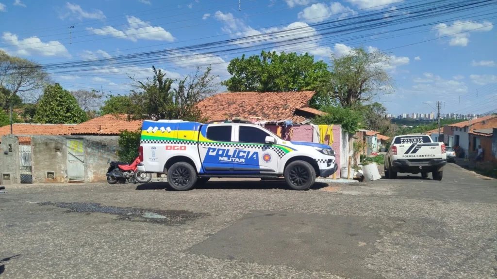 Pedreiro é assassinado e avó é baleada em Teresina após criminosos se passarem por policiais