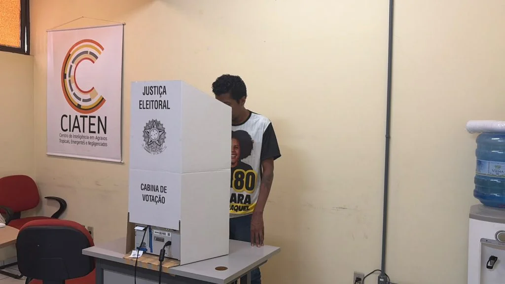 Santiago Belizário vota em Teresina nas eleições de 2026