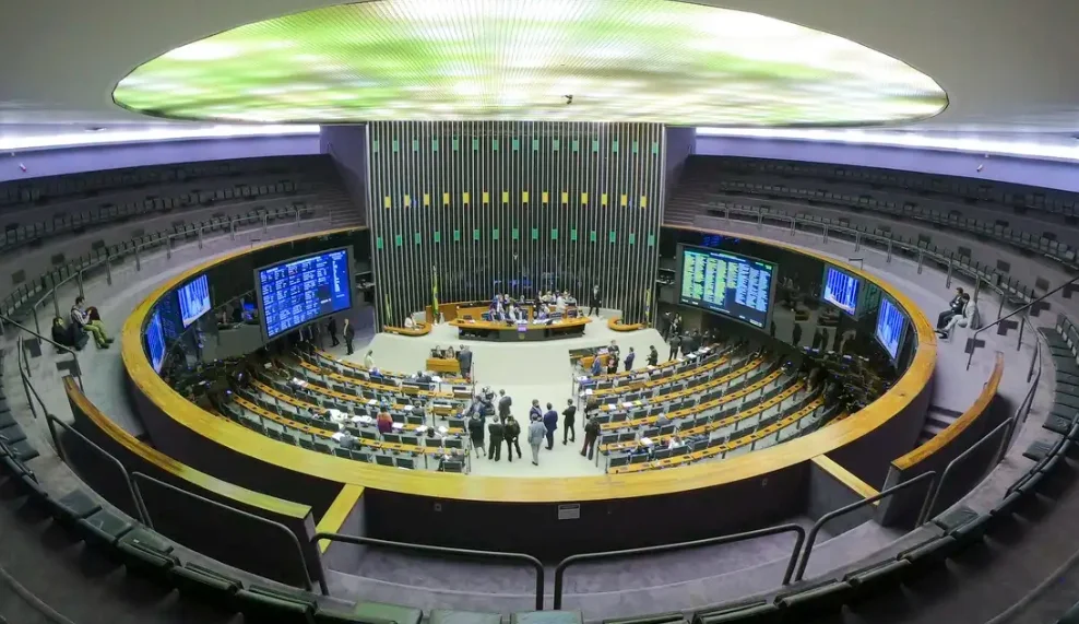 Senado vota proposta que extingue a escala 6×1 nesta quarta-feira