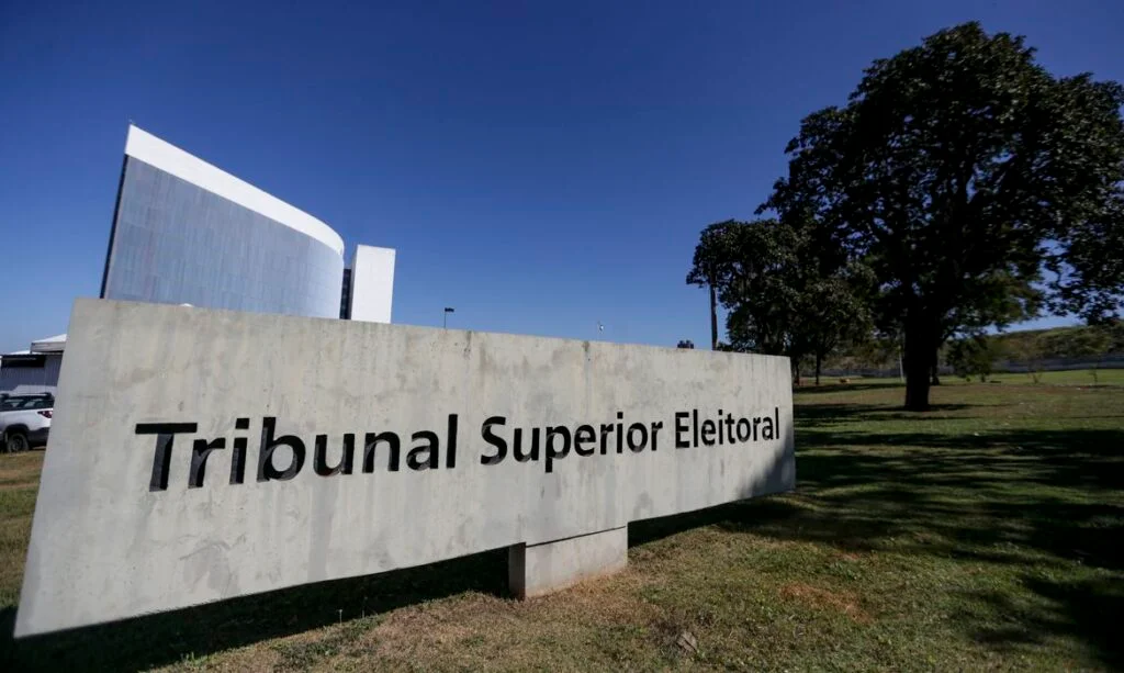 TSE confirma veto a postagens que associam Lula e Flávio ao crime organizado