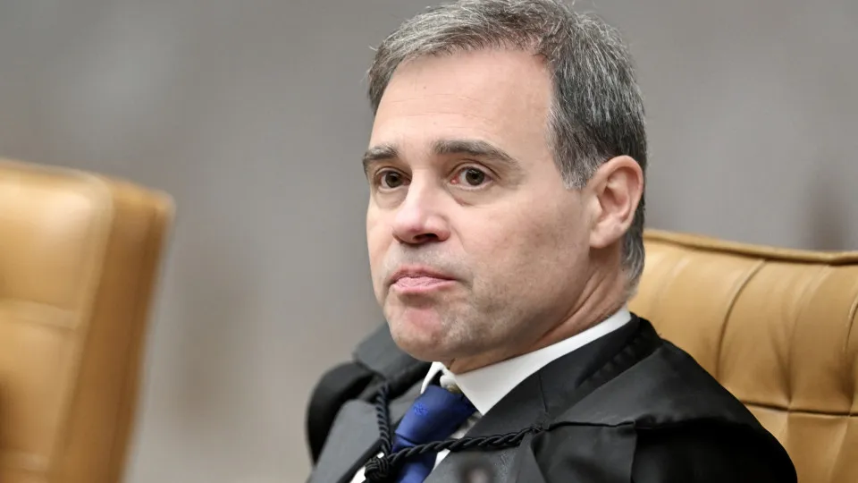 TSE decide pela remoção de notícias falsas sobre Nossa Senhora e Flávio Bolsonaro