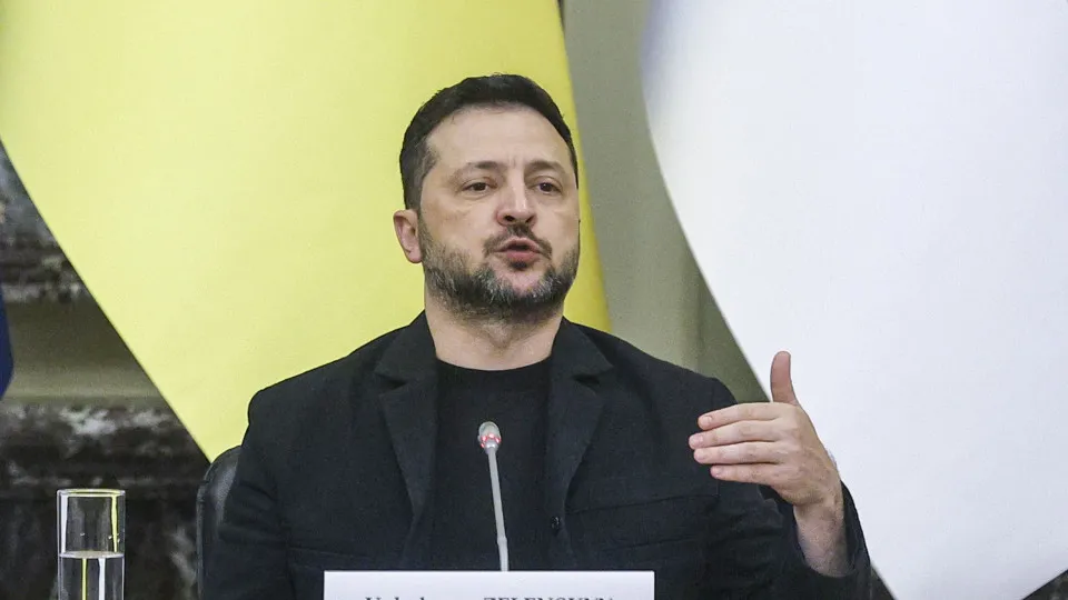 Zelensky alerta sobre riscos de reunião entre EUA, Rússia e China