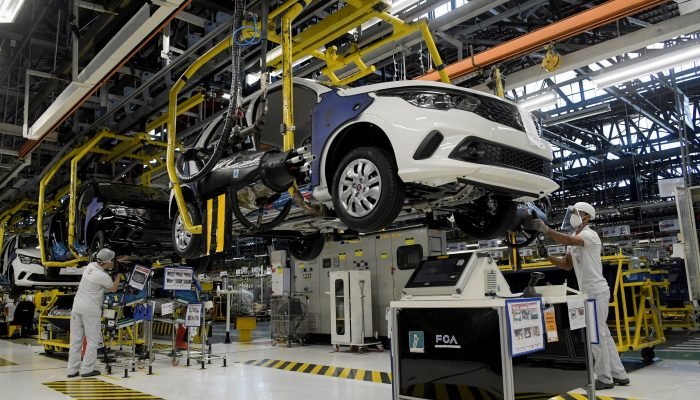 2023-09-22T143444Z_1_LYNXMPEJ8L0MR_RTROPTP_4_HEALTH-CORONAVIRUS-BRAZIL-AUTOS.jpg