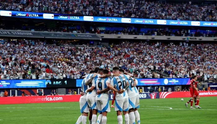 Argentinos celebram gol contra o Canadá - 9/7/2024 REUTERS/Agustin Marcarian
