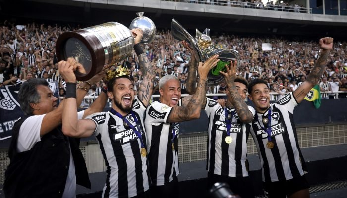2024-12-08T215835Z_1047784455_UP1EKC81P1LG8_RTRMADP_3_SOCCER-BRAZIL-BOT-SAO-REPORT.jpg