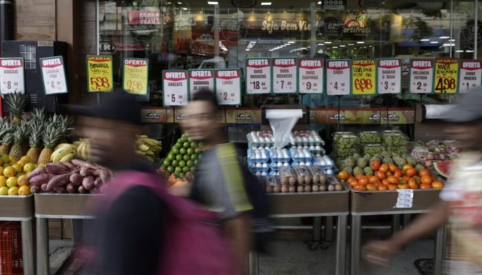 Preços de alimentos em mercado no Rio de Janeiro 08/04/2022 REUTERS/Ricardo Moraes