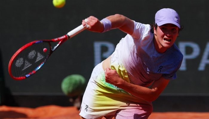 2025-05-31T141242Z_218883355_UP1EL5V13H5NR_RTRMADP_3_TENNIS-FRENCHOPEN.jpg