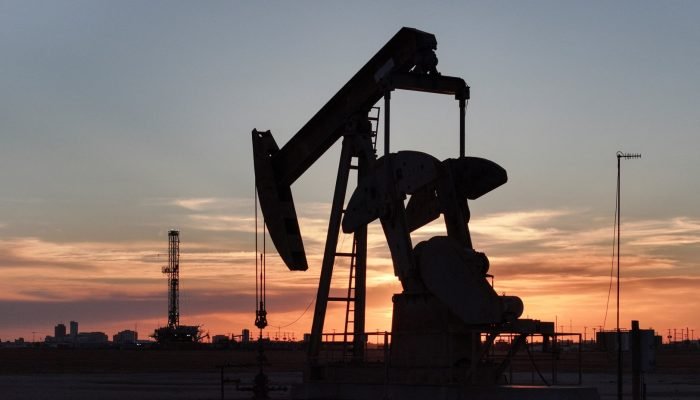 2025-07-03T195305Z_1_LYNXMPEL6215N_RTROPTP_4_USA-OIL-PERMIAN.jpg