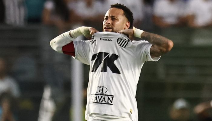 Futebol - Campeonato Brasileiro - Santos x Fluminense - Estádio Urbano Caldeira, Santos, Brasil ...