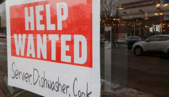 2025-10-02T125205Z_1_LYNXNPEL910J2_RTROPTP_4_USA-FED-JOBS.jpg