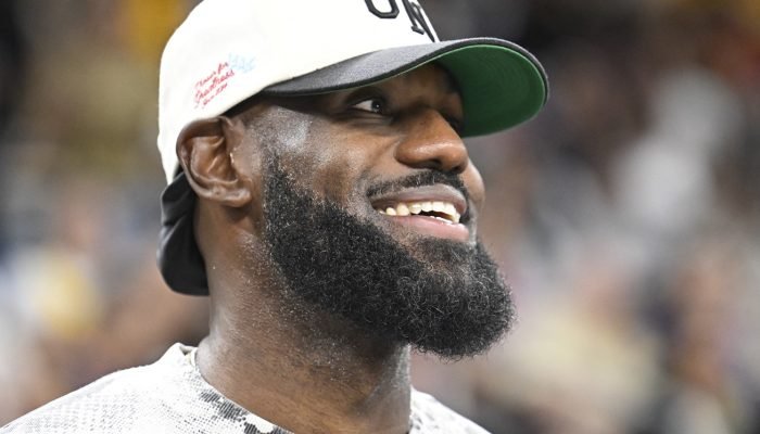 2025-10-04T033223Z_1038545027_MT1USATODAY27238451_RTRMADP_3_NBA-PRESEASON-PHOENIX-SUNS-AT-LOS-ANGELE.jpeg