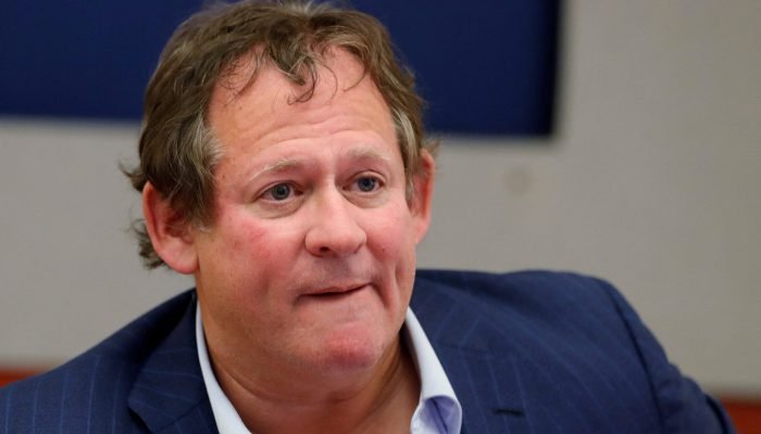 Rick Rieder, diretor de investimentos globais de renda fixa da BlackRock, fala durante uma cúpul...