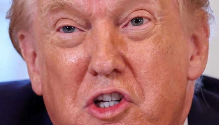 O presidente dos Estados Unidos, Donald Trump, fala durante reunião com executivos da indústria...