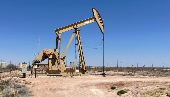 Bomba de petróleo no Novo México, nos EUA 6 de abril de 2023 REUTERS/Liz Hampton