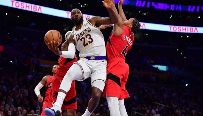 18 de janeiro de 2026; Los Angeles, Califórnia, EUA; o ala do Los Angeles Lakers, LeBron James (...