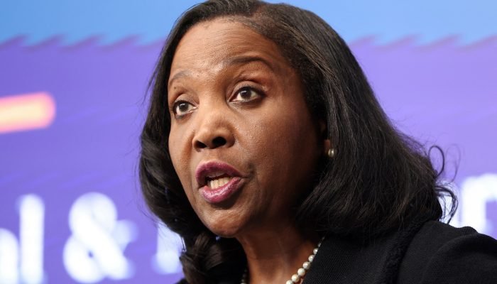 Diretora do Fed Lisa Cook 03/11/2025. REUTERS/Kevin Lamarque/File Photo