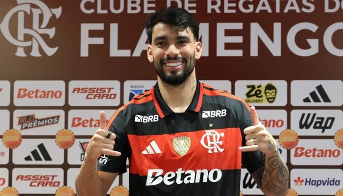 Lucas Paquetá, do Flamengo, posa durante a coletiva de imprensa. REUTERS/Aline Massuca