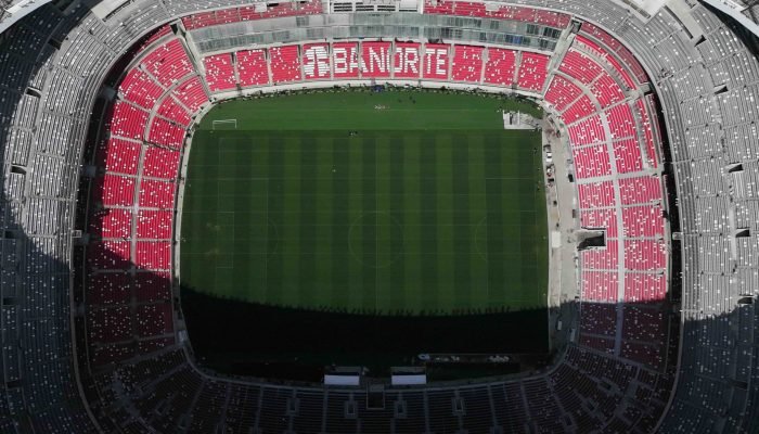 Vista aérea do Estádio Azteca, oficialmente renomeado Estádio Banorte, durante as obras de ref...