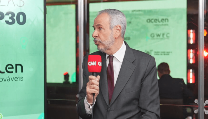 Agenda do clima projeta Brasil para economia mundial, diz Corrêa do Lago