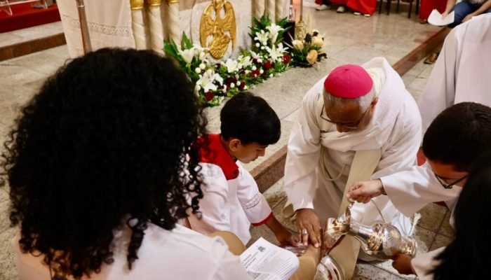 Arcebispo Dom Juarez presidindo a Missão de Lava-pés (Foto: reprodução/ Arquidiocese de Teres...