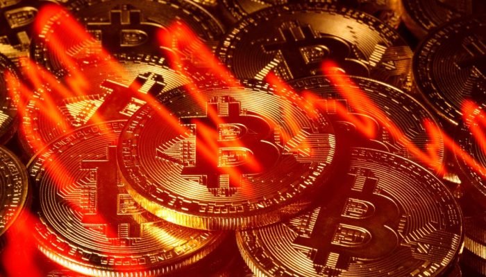 Bitcoin recua a US$ 104 mil com escalada de guerra comercial de Trump