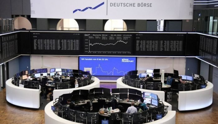 Bolsas da Europa caem mais de 1% após balanços, em linha com aversão global