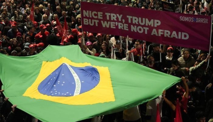 Brasil tem que se defender da ação americana, alerta professor da USP