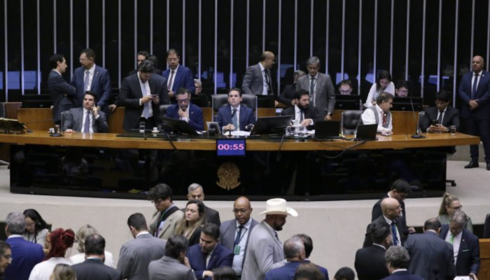 Câmara aprova PEC da Blindagem em 2º turno